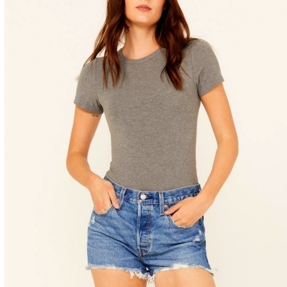 Levi's 501 Premium Distressed‎ Denim Shorts Size  26 NWT - Picture 1 of 10